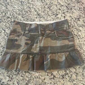 Abercrombie and Fitch Y2K Camo Ruffle Hem Mini Skirt Circa 2003 Size 0